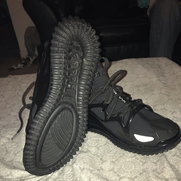 Nike Air Max Gore•Tex 720 - Picture 2 of 7